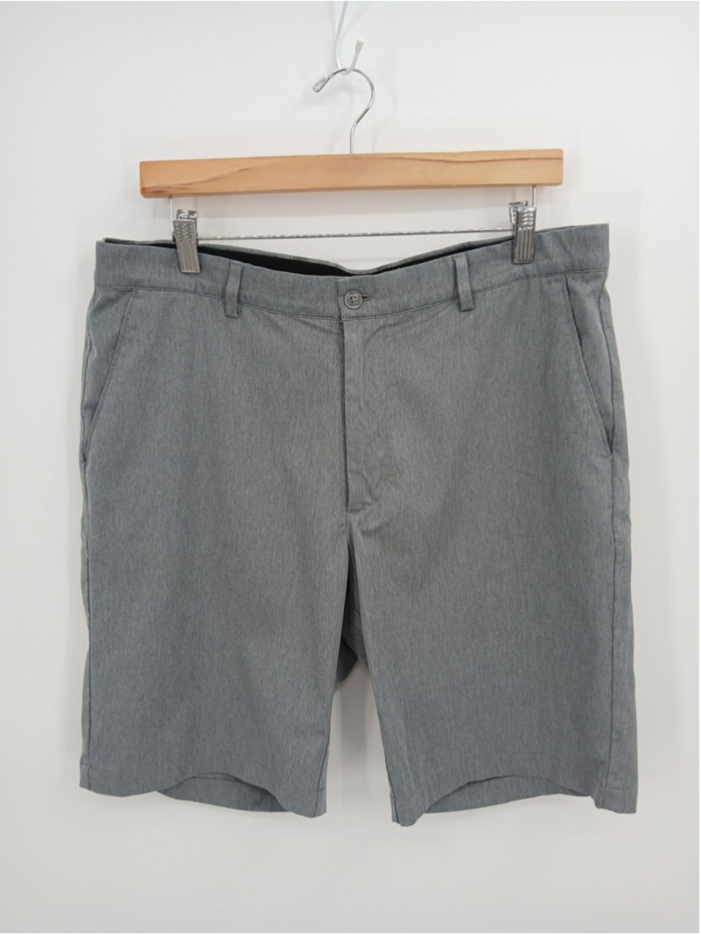 Greg Norman Mens Gray Golf Shorts Size 36 Everbest